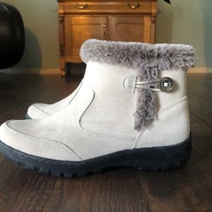 Khombu Women’s Boots size 8